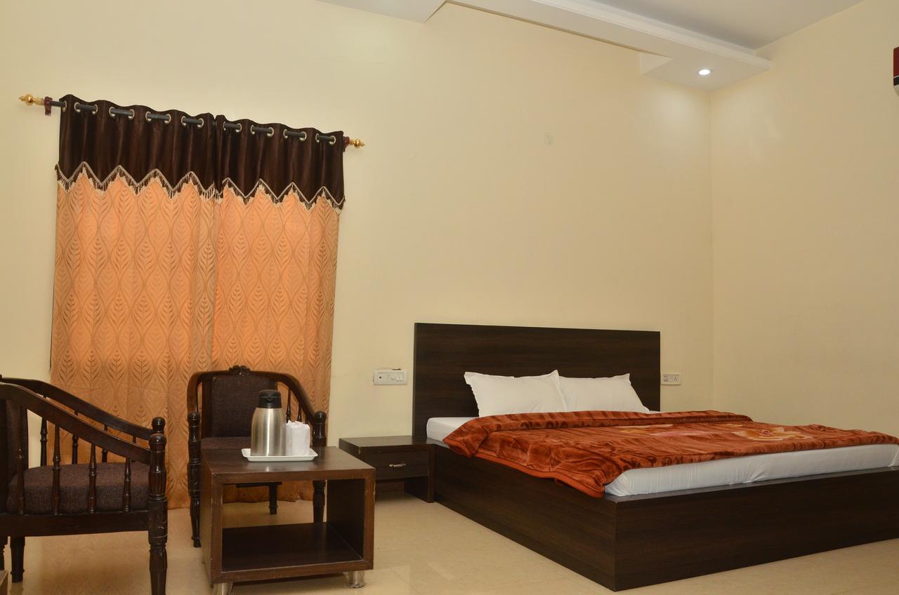 Hotel Milan Palace Αμριτσάρ Εξωτερικό φωτογραφία