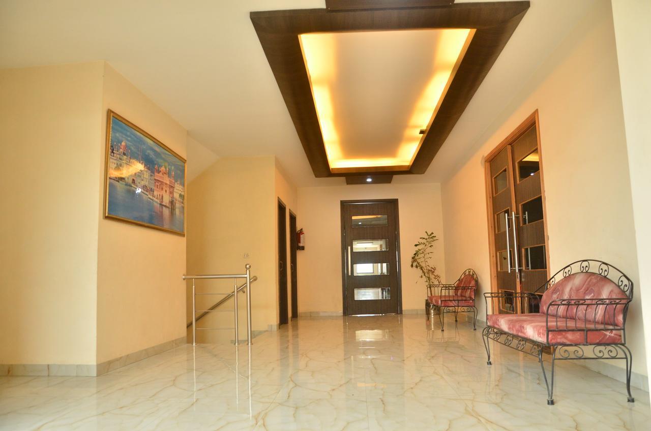 Hotel Milan Palace Αμριτσάρ Εξωτερικό φωτογραφία