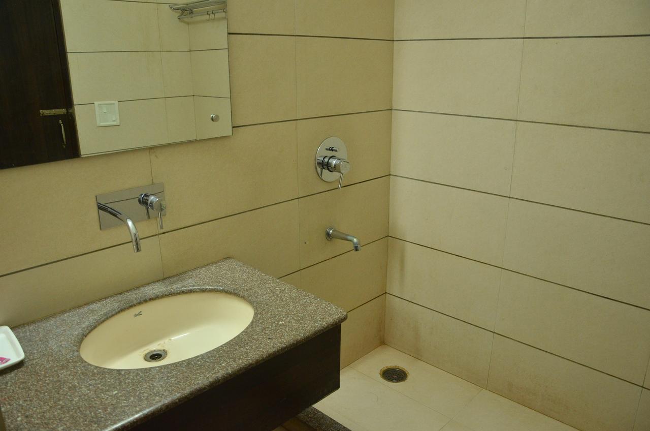 Hotel Milan Palace Αμριτσάρ Εξωτερικό φωτογραφία