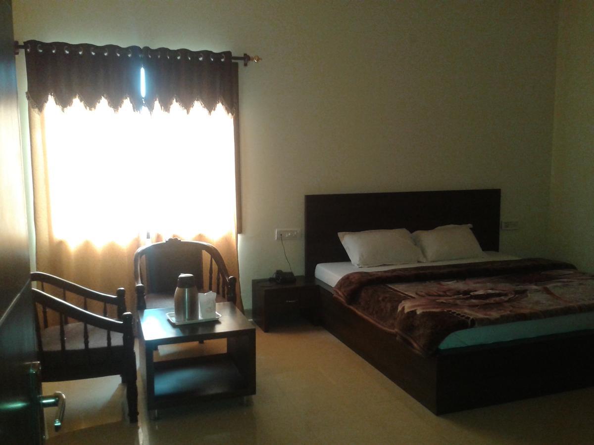 Hotel Milan Palace Αμριτσάρ Δωμάτιο φωτογραφία