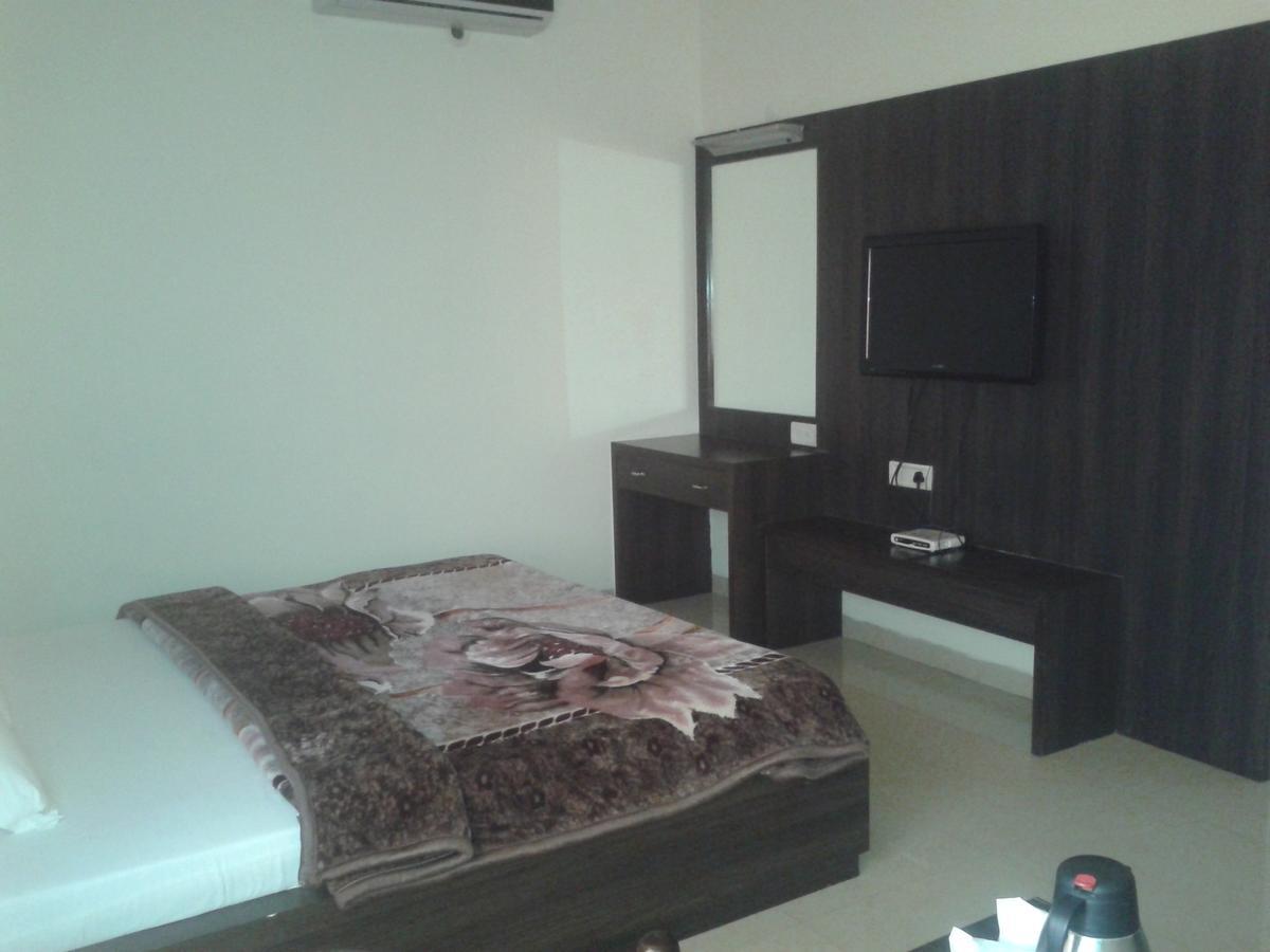 Hotel Milan Palace Αμριτσάρ Δωμάτιο φωτογραφία